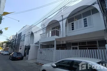 3 Bedroom Townhouse for rent in Khlong Tan Nuea, Bangkok