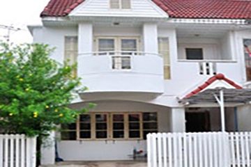 3 Bedroom Townhouse for rent in Tha Raeng, Bangkok