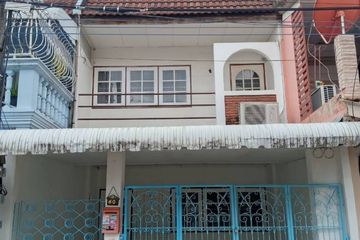 3 Bedroom Townhouse for rent in Tha Raeng, Bangkok