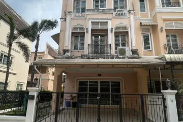 3 Bedroom Townhouse for rent in Bang Chak, Bangkok