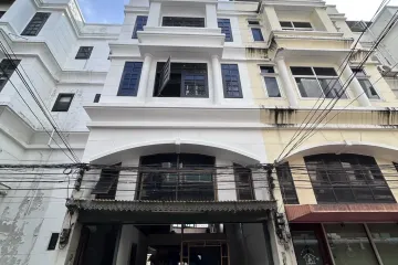 5 Bedroom Townhouse for rent in Khlong Tan Nuea, Bangkok