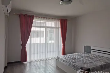 4 Bedroom Townhouse for rent in Saphan Sung, Bangkok