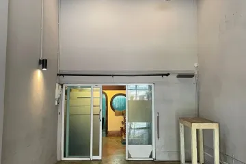 3 Bedroom Townhouse for rent in Yan Nawa, Bangkok