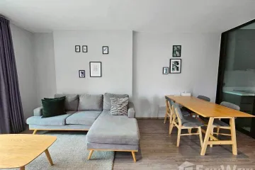 2 Bedroom Condo for rent in Khlong Tan Nuea, Bangkok near BTS Ekkamai