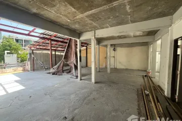 Commercial for rent in Khlong Toei, Bangkok