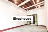 3 Bedroom Commercial for rent in Bowon Niwet, Bangkok near MRT Democracy Monument