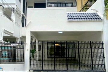 6 Bedroom Townhouse for rent in Huai Khwang, Bangkok