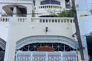 6 Bedroom Townhouse for rent in Khlong Tan Nuea, Bangkok