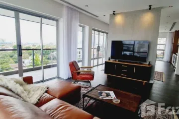 3 Bedroom Condo for rent in Phra Khanong Nuea, Bangkok near BTS Ekkamai