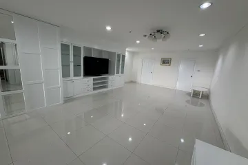 3 Bedroom Condo for rent in Khlong Tan Nuea, Bangkok near BTS Thong Lo
