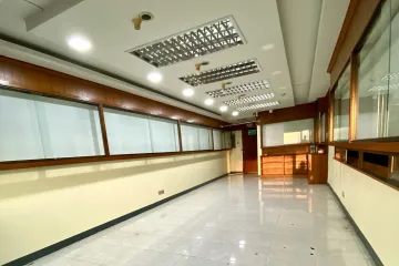 Office for rent in Suriyawong, Bangkok near BTS Chong Nonsi
