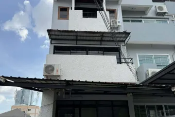 4 Bedroom Townhouse for rent in Bang Na, Bangkok