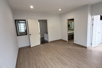 3 Bedroom House for rent in Khlong Tan Nuea, Bangkok