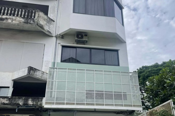 3 Bedroom Office for rent in Bang Kapi, Bangkok near MRT Pradit Manutham