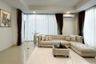 5 Bedroom House for rent in Huai Khwang, Bangkok