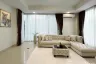 5 Bedroom House for rent in Huai Khwang, Bangkok