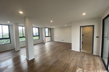 3 Bedroom Townhouse for rent in Chan Kasem, Bangkok