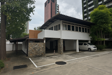 Commercial for rent in Khlong Tan Nuea, Bangkok