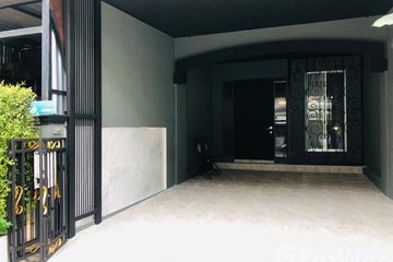3 Bedroom Townhouse for rent in Saphan Sung, Bangkok