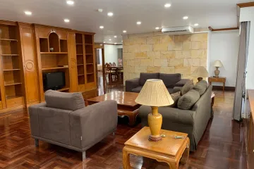 3 Bedroom Condo for rent in Khlong Toei Nuea, Bangkok near MRT Sukhumvit