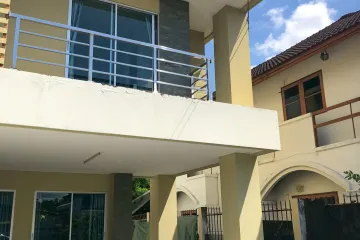 3 Bedroom House for rent in Hua Mak, Bangkok