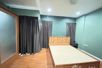 3 Bedroom Townhouse for rent in Dokmai, Bangkok