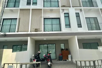 3 Bedroom House for rent in Hua Mak, Bangkok