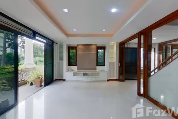3 Bedroom Townhouse for rent in Khlong Tan Nuea, Bangkok