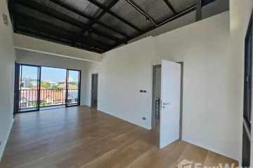 3 Bedroom Townhouse for rent in Chan Kasem, Bangkok