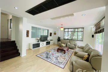 4 Bedroom Townhouse for rent in Khlong Toei Nuea, Bangkok near MRT Phetchaburi