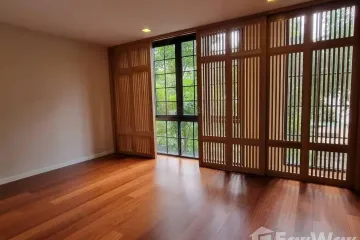 5 Bedroom Townhouse for rent in Khlong Toei Nuea, Bangkok near MRT Phetchaburi