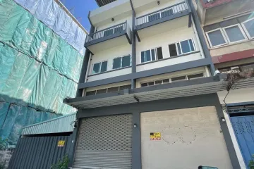 Townhouse for rent in Bang Chak, Bangkok near BTS Punnawithi