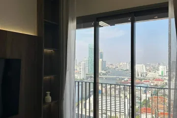 1 Bedroom Condo for rent in Wat Phraya Krai, Bangkok
