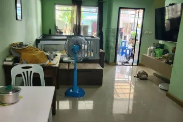 3 Bedroom Townhouse for rent in Prawet, Bangkok near Airport Rail Link Ban Thap Chang