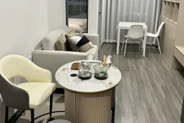 1 Bedroom Condo for rent in Si Phraya, Bangkok near MRT Sam Yan