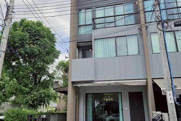 3 Bedroom Townhouse for rent in Saphan Sung, Bangkok