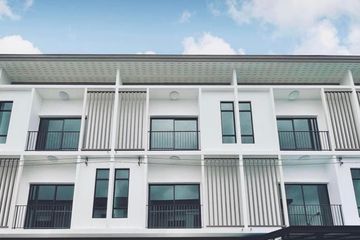 3 Bedroom Townhouse for rent in Hua Mak, Bangkok