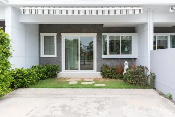 3 Bedroom Townhouse for rent in Dokmai, Bangkok