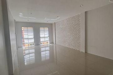 3 Bedroom Townhouse for rent in Bang Na, Bangkok