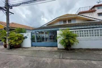 3 Bedroom House for rent in Sam Sen Nok, Bangkok near MRT Phawana