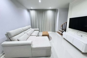 3 Bedroom Townhouse for rent in Saphan Sung, Bangkok