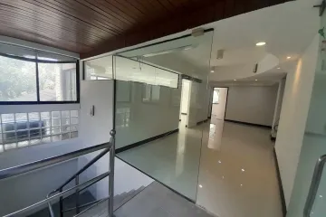 Commercial for rent in Khlong Tan Nuea, Bangkok