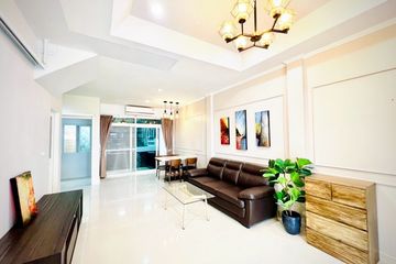 3 Bedroom Townhouse for rent in Dokmai, Bangkok