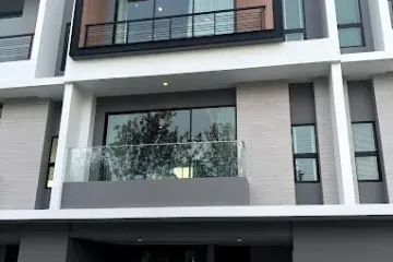 3 Bedroom Townhouse for rent in Saphan Sung, Bangkok