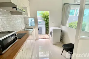 3 Bedroom Townhouse for rent in Dokmai, Bangkok