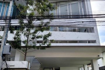 3 Bedroom Townhouse for rent in Chan Kasem, Bangkok near MRT Chankasem