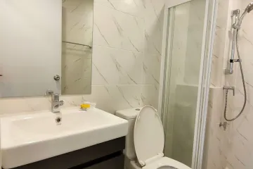 1 Bedroom Condo for rent in Sam Sen Nok, Bangkok