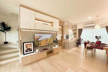 3 Bedroom Townhouse for rent in Dokmai, Bangkok