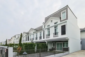 3 Bedroom Townhouse for rent in Dokmai, Bangkok