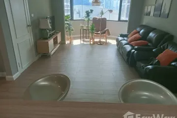 2 Bedroom Condo for rent in Baan Suanpetch, Khlong Tan Nuea, Bangkok near BTS Phrom Phong